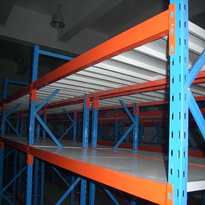 Common Medium Duty Long Span Rack with Customized Capacity and Steel Wire Mesh Decking